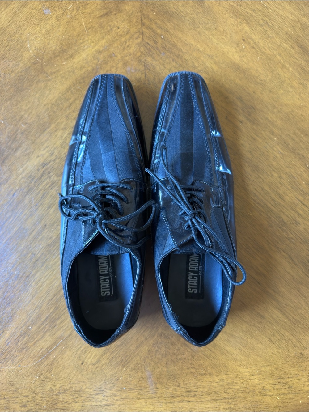 Men’s lace up dress shoes